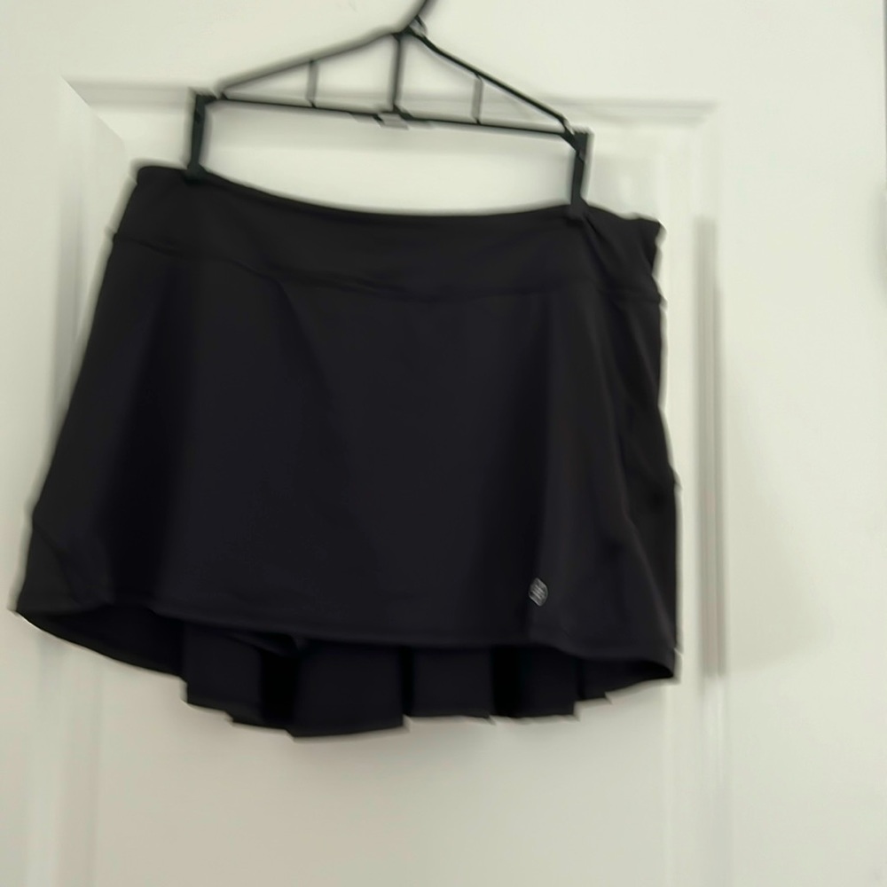 LIJA Women’s Tennis Black lightweight Tiered Skirt , perfect condition, Size L